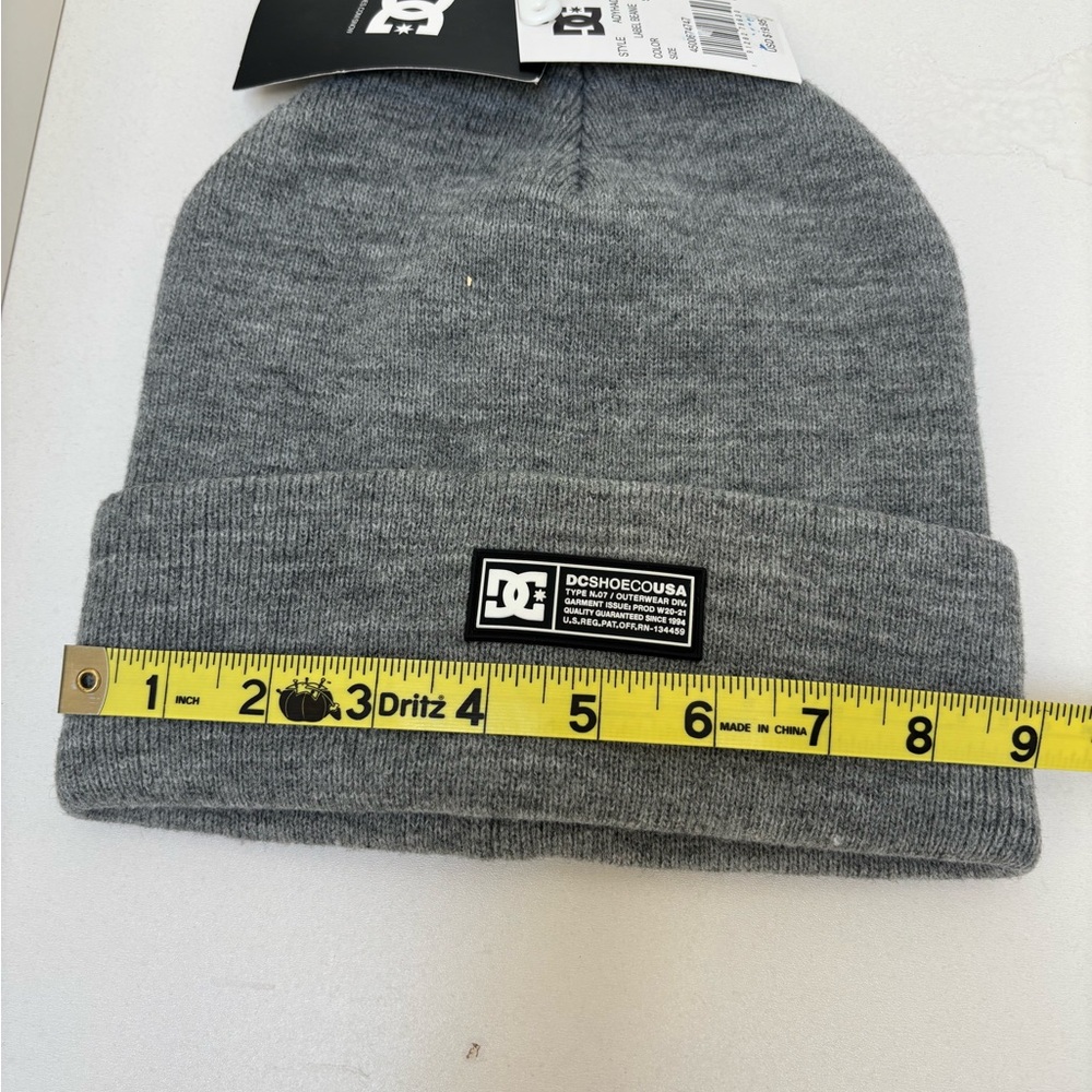 NWT DC Shoes Heather Gray Knit Beanie - Picture 3 of 5